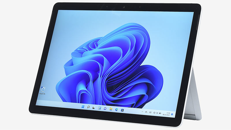 Surface Go 3 die als tablet staat opgesteld